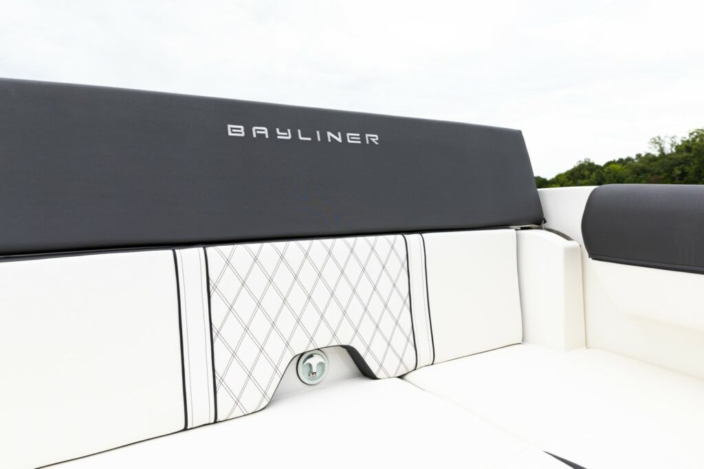 Bayliner DX2050